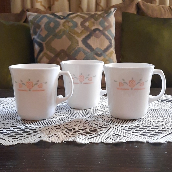 Vintage Corning Ware coffee cups tulips and heart - Picture 2 of 5
